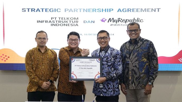 (Kiri ke Kanan) Chief Technology Officer MyRepublic Hendra Gunawan, Chief Executive Officer MyRepublic Timotius Max Sulaiman, Direktur Utama TIF I Ketut Budi Utama, dan Direktur Planning &amp; Operations TIF Suharyoto.