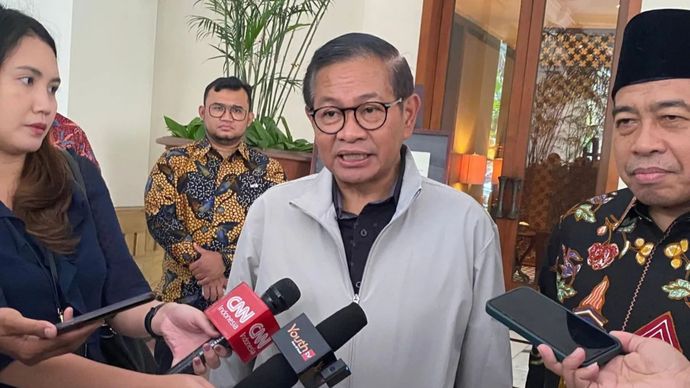 Calon gubernur DKI Jakarta Pramono Anung memberikan keterangan pers di hotel kawasan Dharmawangsa, Jakarta Selatan