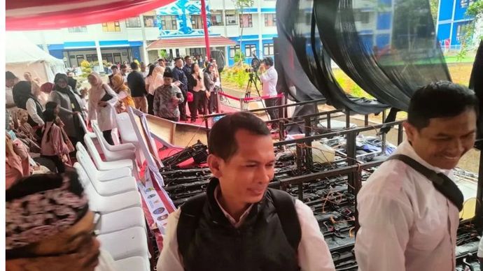  Videotron roboh di peresmian Apartemen Transit Rancaekek, Kabupaten Bandung, Rabu