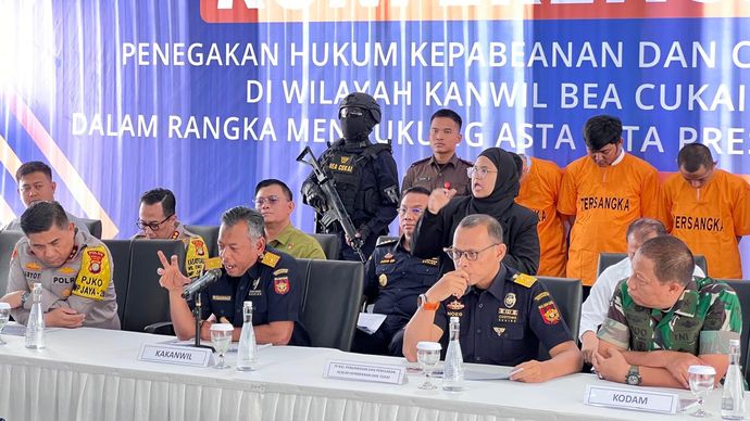 Konferensi pers hasil penindakan Kanwil Bea Cukai Jakarta. 