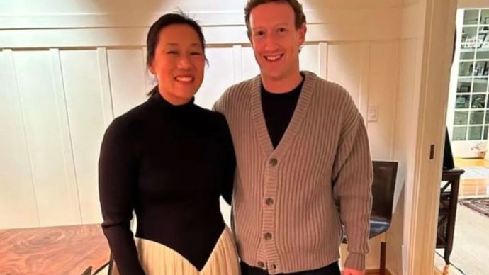 Foto CEO Meta Mark Zuckerberg bersama istrinya Priscilla Chan yang diunggah di Instagram.