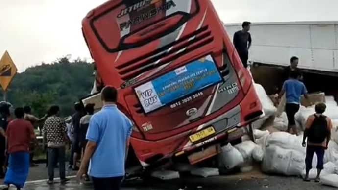 Kecelakaan Bus di Malang