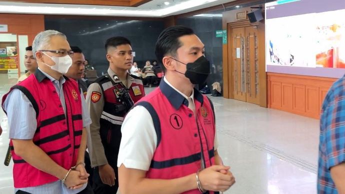 Reza Andriansyah bersama Harvey Moeis jelang sidang vonis.