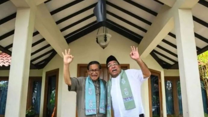 Pasangan calon Gubernur dan Wakil Gubernur DKI Jakarta nomor urut 3 Pramono Anung (kiri) dan Rano Karno (kanan) berpose usai menyampaikan keterangan pers terkait kemenangan dalam Pemilihan Gubernur DKI Jakarta di Cipete, Jakarta.