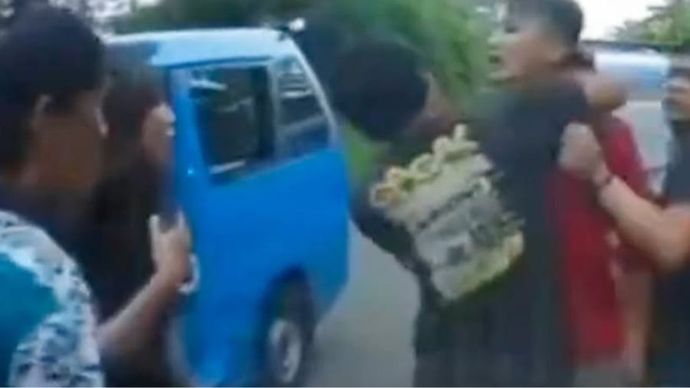 Ibu hamil nyaris  dipukul tukang parkir di Puncak Bogor.