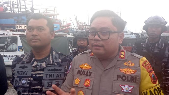 Kapolres Tegal Kota, AKBP Rully Thomas  <b>(DPRD Kota Tegal)</b>