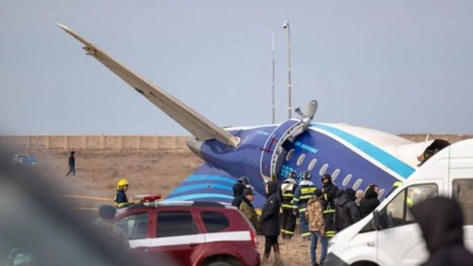 Sedikitnya 38 orang tewas dalam kecelakaan pesawat Azerbaijan Airlines (AZAL) di dekat Kota Aktau, Kazakhstan, pada Rabu 25 Desember 2024.