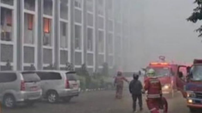 Gedung kampus UIN Jakarta kebakaran. (Tangkapan layar) 