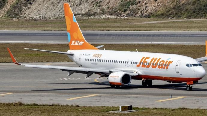 Pesawat terbang Jeju Air Boeing 737-800.