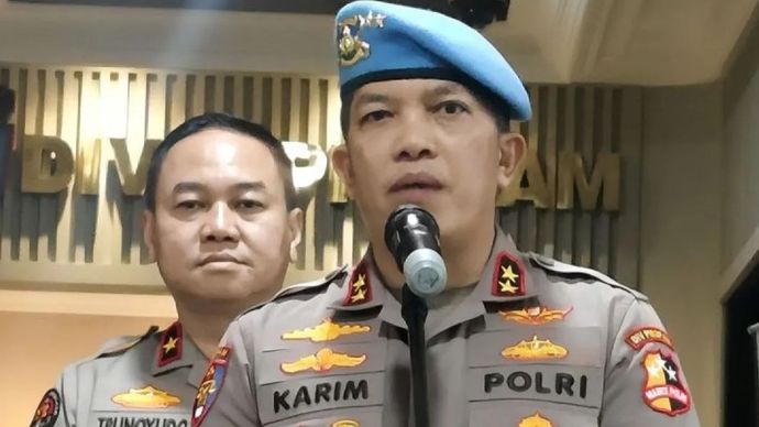 Kadiv Propam Polri Irjen Pol. Abdul Karim berbicara di hadapan awak media terkait kasus dugaan pemerasan terhadap warga Malaysia oleh oknum polisi dalam gelaran Djakarta Warehouse Project (DWP) beberapa waktu lalu di Gedung Mabes Polri, Jakarta, Selasa (24/12/2024).