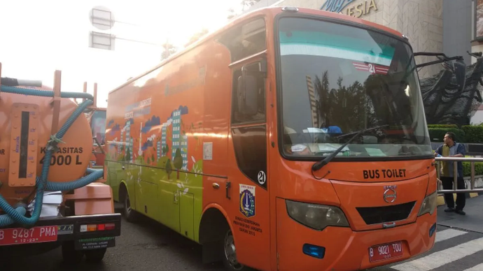 Ilustrasi - Bus toilet yang terparkir di depan Hotel Grand Hyatt, Jalan MH Thamrin, Jakarta Pusat untuk mendukung penyediaan fasilitas umum perayaan HUT ke-492 DKI Jakarta, Sabtu (22/6/2019).