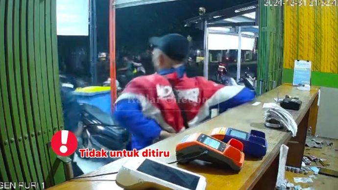 Sebuah video penusukan oleh orang tak dikenal terjadi di depan RSUD Waled, Kabupaten Cirebon/Ist