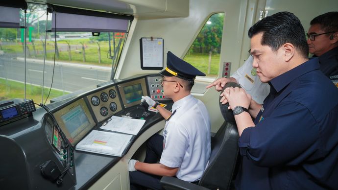 Erick Thohir Jajal Kereta Bandara