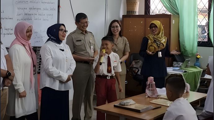 Menteri PPPA dan Siswa SD Susukan 01