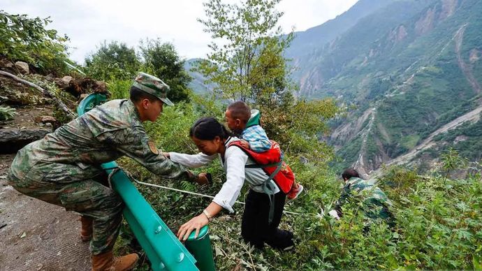 Kota Detuo, wilayah Luding, Provinsi Sichuan, China barat daya, pernah dilanda gempa besar pada 2022. Sebanyak 66 orang tewas akibat gempa bermagnitudo 6,8 itu