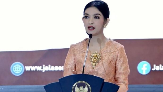 Istri Wakil Presiden RI Selvi Ananda memberikan sambutan saat acara pembukaan pameran UMKM Jala Fair 2025 di Balai Samudera, Jakarta, Rabu (8/1/2025). Jala Fair digelar oleh pengurus pusat Jalasenastri selama 4 hari ke depan sejak Rabu.