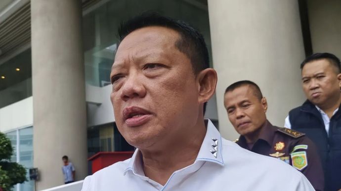 Jaksa Agung Muda Bidang Tindak Pidana Khusus (Jampidsus) Kejagung Febrie Adriansyah berbicara dengan awak media di Gedung Kejaksaan Agung, Jakarta, Rabu 8 Januari 2025.