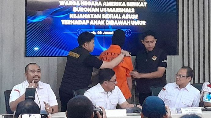 Konferensi Pers Imigrasi tankap Warga Negara Amerika Serikat Buronan US Marshals <b>(NTVNews.id/ Adiansyah)</b>