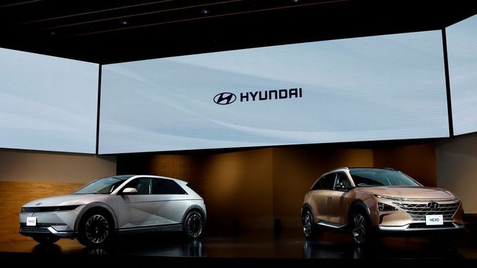 Hyundai Motor memamerkan IONIQ 5 dan Nexo di ajang Mobility Japan di Tokyo, Jepang, 8 Februari 2022. (Foto: Dok/Kim Kyung-Hoon/Reuters)