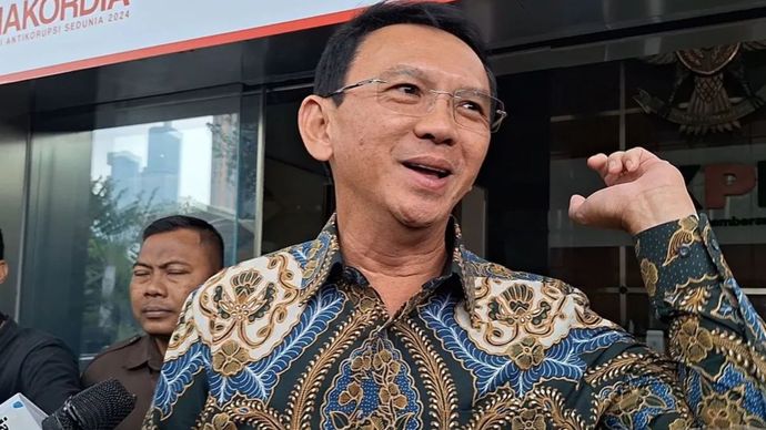 Mantan Komisaris Utama PT Pertamina (Persero) Basuki Tjahaja Purnama alias Ahok hadir memenuhi panggilan pemeriksaan penyidik di Gedung Merah Putih KPK, Jakarta, Kamis 9 Januari 2025.