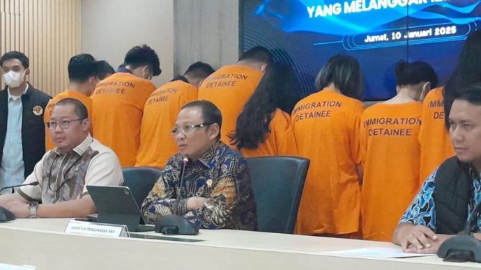 Imigrasi Amankan 17 WN Vietnam  <b>(NTVNews.id/ Adiansyah)</b>