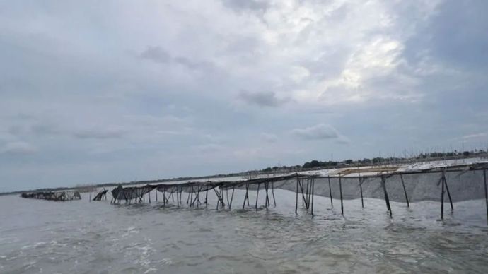 Pagar bambu sepanjang 30,16 kilometer membentang di pesisir laut wilayah Kabupaten Tangerang, Banten. 