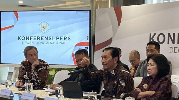 Ketua Dewan Ekonomi Nasional (DEN) Luhut Binsar Pandjaitan saat konferensi pers di Jakarta, Kamis (9/1/2025). 