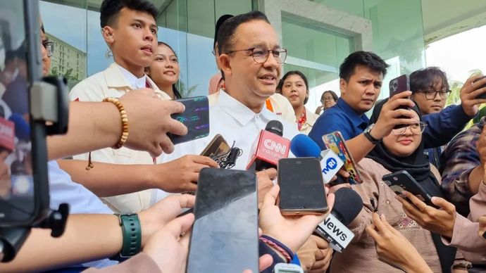 Mantan Gubernur DKI Jakarta Anies Baswedan saat wawancara doorstop di sela-sela acara talkshow Belfos 4.0 bertajuk 