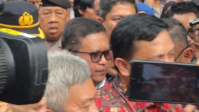 Sekjen PDIP Hasto Kristiyanto usai diperiksa KPK. (NTVNews.id) 