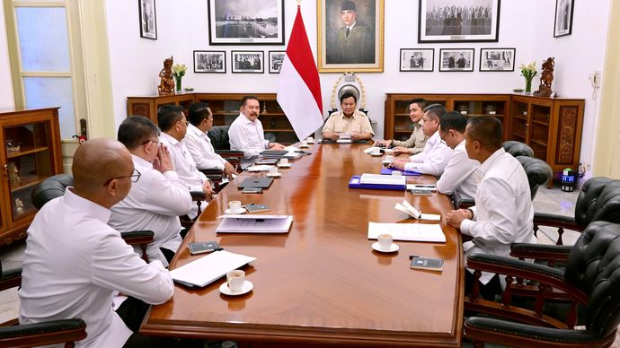 residen Prabowo Subianto memanggil Jaksa Agung beserta seluruh Jaksa Agung Muda ke Istana Merdeka, Jakarta, pada Senin, 13 Januari 2025.