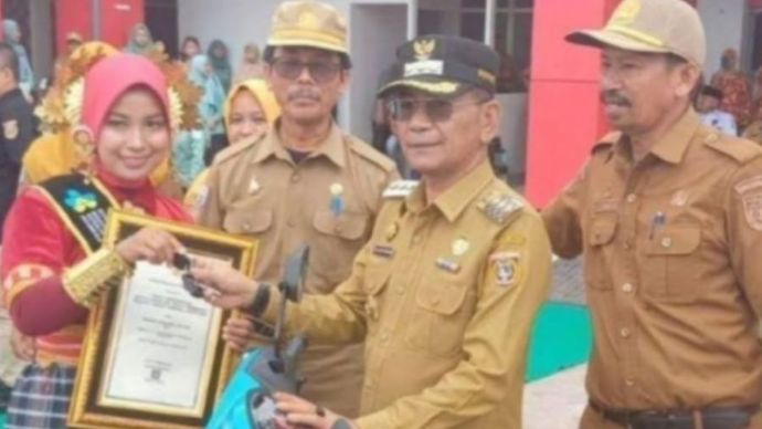 Bidan dapat hadiah motor diduga ditarik lagi