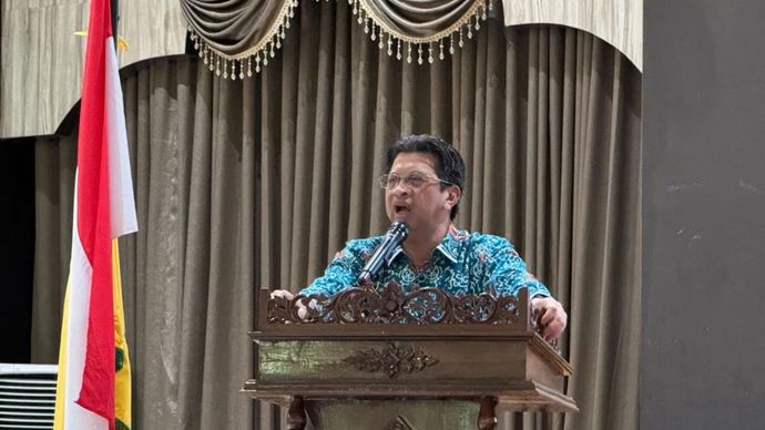 Inspektur Jenderal (Irjen) Kemenag RI Faisal Ali Hasyim memberikan paparan di Bukittinggi, Selasa 14 Januari 2025.