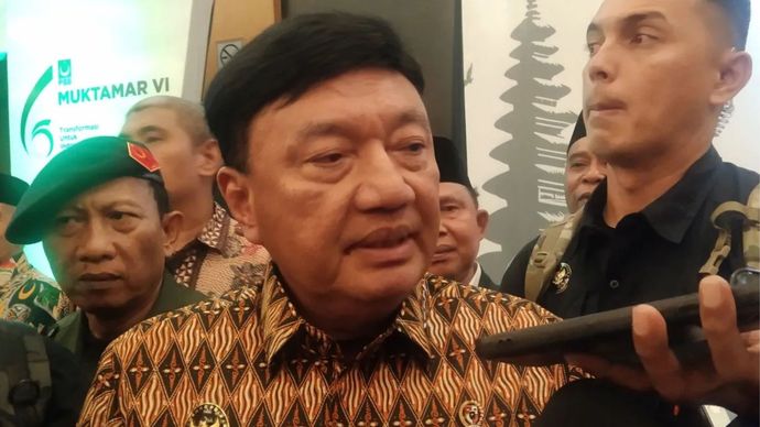 Menteri Koordinator Bidang Politik dan Keamanan (Polkam) Budi Gunawan diwawancarai awak media setelah membuka Muktamar VI Partai Bulan Bintang (PBB) di Denpasar, Bali, Senin 13 Januari 2025