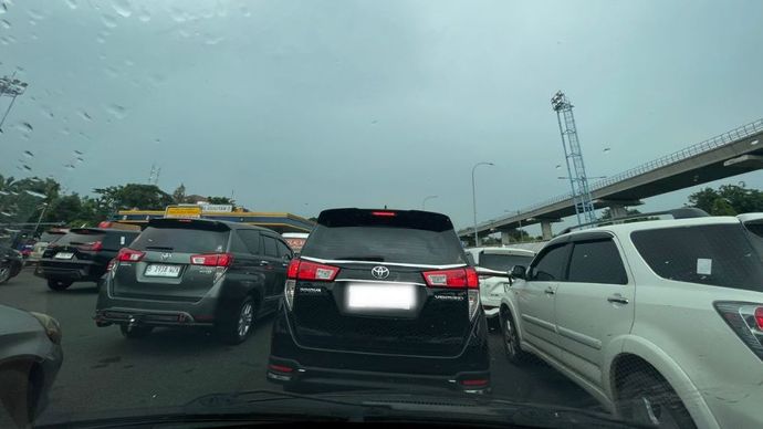 Gerbang Tol Cililitan Arah Tol Dalam Kota Macet 