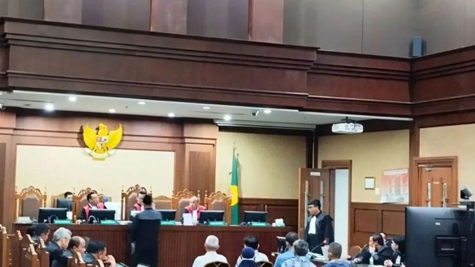 Sidang pembacaan surat dakwaan kasus dugaan korupsi tata kelola komoditas emas Antam seberat 109 ton periode 2010-2022 di Pengadilan Tipikor Jakarta, Senin 13 Januari 2025