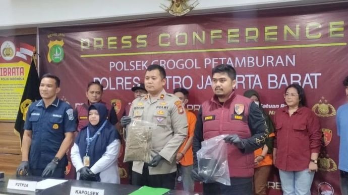 Konferensi pers Polsek Metro Grogol Petamburan terkait kasus bayi yang mayatnya ditinggal orang tua di rumah sakit. (Antara) 