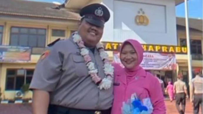 Polisi berbadan gemuk