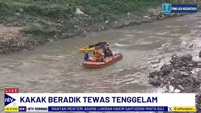 Dua bocah kakak beradik, MA (5) dan MHA (3), tenggelam saat bermain di Kali Bekasi, Kota Bekasi, Jawa Barat. 