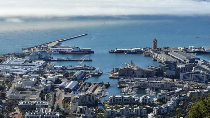 Foto yang diabadikan pada 17 Juli 2023 ini menunjukkan pemandangan kota Cape Town, Afrika Selatan. Afrika Selatan merupakan negara paling selatan di Afrika.