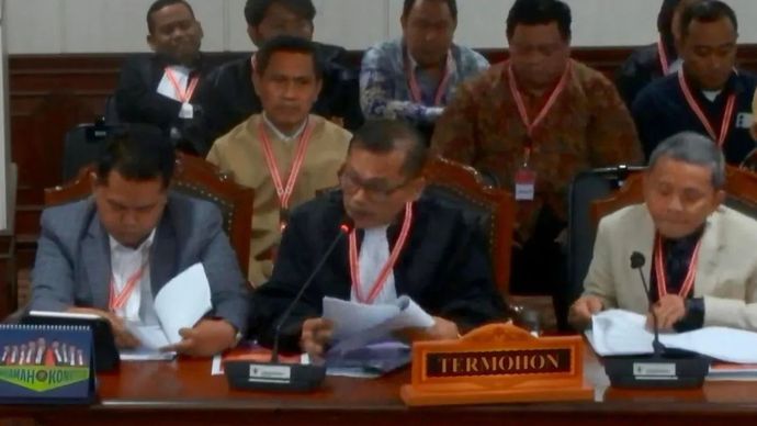 Tangkapan layar - Pihak KPU Provinsi Jawa Timur saat sidang lanjutan sengketa pilkada perkara Nomor 265/PHPU.GUB-XXIII/2025 di Mahkamah Konstitusi, Jakarta, Jumat 17 Januari 2025.