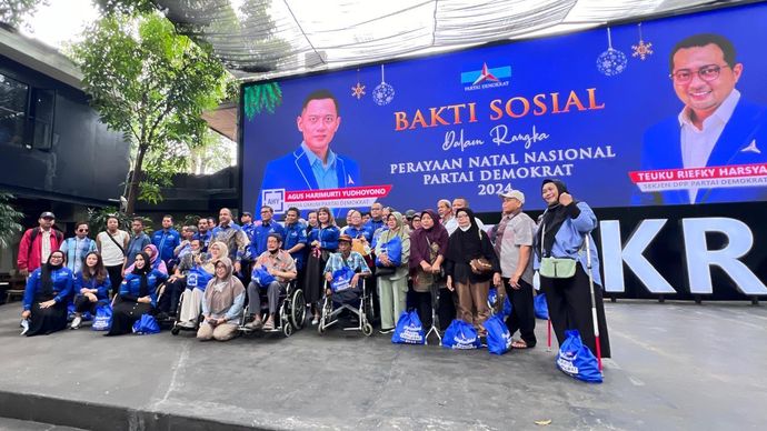 Bakti sosial dalam rangka Perayaan Natal Nasional Partai Demokrat 2024. 