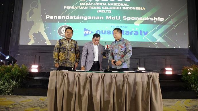 Penandatangan nota kesepahaman (MoU) antara Nusantara TV (NTV) dan Persatuan Tenis Seluruh Indonesia (PELTI) di Hotel Sultan Jakarta, pada Sabtu, 18 Januari 2025.