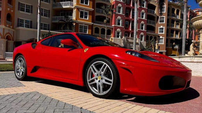 Mobil Ferrari F430 milik Donald Trump bakal dilelang. (Foto: Carscoops) 