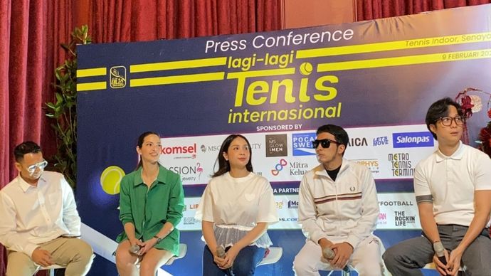 Raffi Ahmad, Nia Ramadhani, Nagita Slavina, Desta, Dikta <b>(NTVNews)</b>