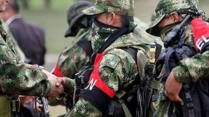 Arsip foto - Gerilyawan Tentara Pembebasan Nasional (ELN) di Kolombia. 