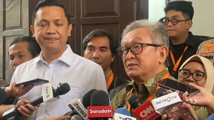 Kuasa hukum Sekretaris Jenderal DPP PDI Perjuangan (PDIP) Hasto Kristiyanto, Maqdir Ismail memberikan keterangan kepada wartawan, Jakarta, Selasa 21 Januari 2025.