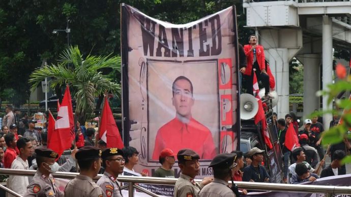 Penyidik Komisi Pemberantasan Korupsi (KPK) memanggil Kepala Biro Teknis dan Hubungan Partisipasi Masyarakat Sekretariat Jenderal Komisi Pemilihan Umum (KPU) Republik Indonesia, Nur Syarifah (NS), sebagai saksi dalam penyidikan kasus dugaan suap terkait penetapan calon anggota DPR RI terpilih periode 2019-2024, Harun Masiku (HM), Selasa 21 Januari 2025.