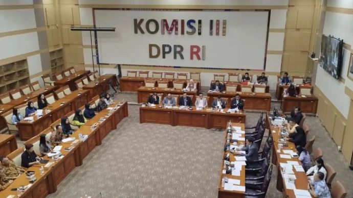 Komisi III DPR RI rapat dengar pendapat terkait kasus dugaan salah tangkap di Kompleks Parlemen, Jakarta, Selasa (21/1/2025). 