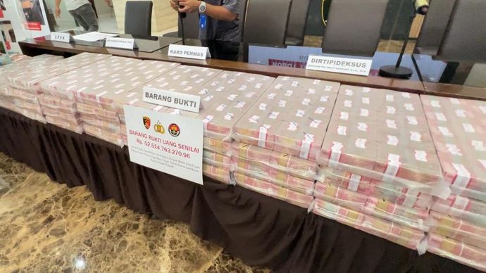 Uang lebih dari Rp 52 miliar yang terkait kasus robot trading Net89. (NTVNews.id) 