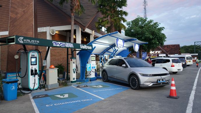 PT Jasa Marga (Persero) terus menambah ketersediaan Stasiun Pengisian Kendaraan Listrik Umum (SPKLU) di sejumlah rest area Travoy/Ist